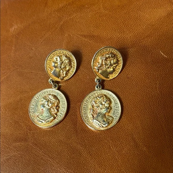 ❤️Vintage gold coin earrings (solid)❤️ - Picture 5 of 7